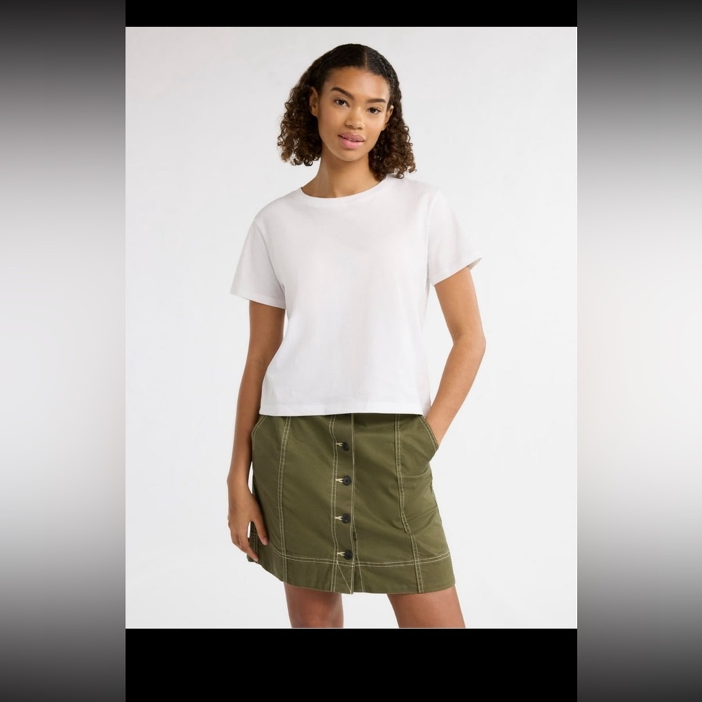 Free Assembly Classic White Crewneck Women's Tee